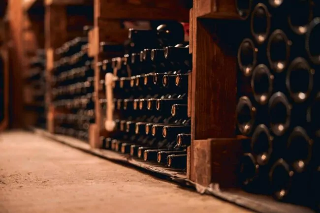 Vin rouge de garde à conserver en cave