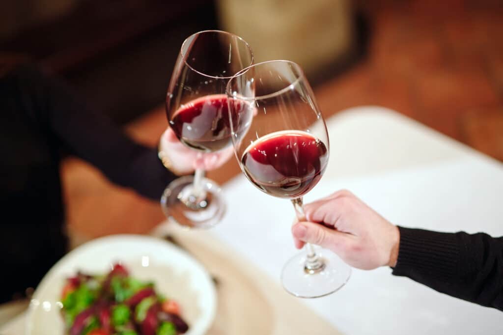 comment servir le vin a table