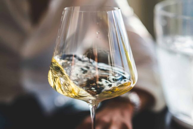 Vin blanc sec cristallin fraîcheur et minéralité selon Winebox Prestige