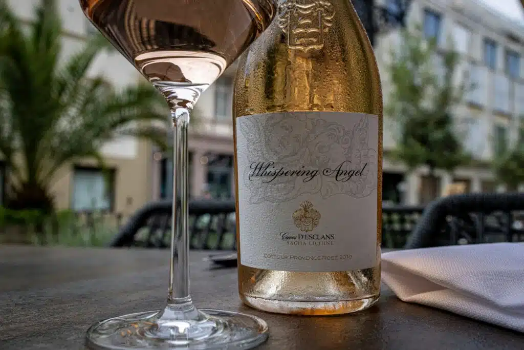 Dégustation de vins rosés gastronomiques et premium pour l’été 2025