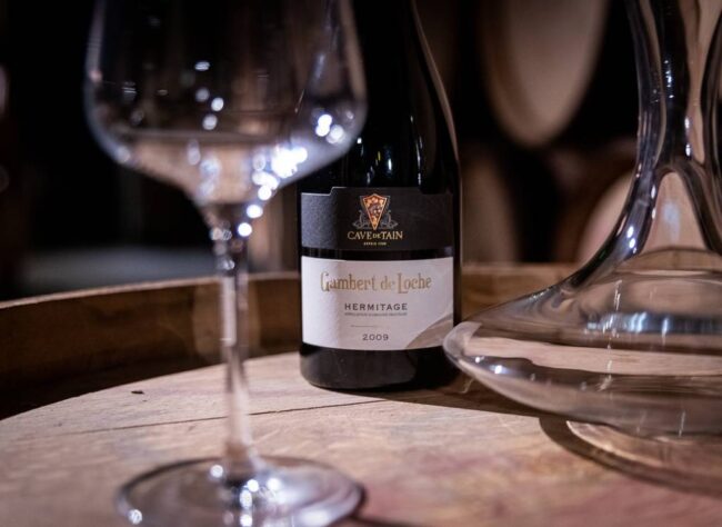 Décanter un vin carafe bouteille et pour mieux aérer et révéler les arômes du vin