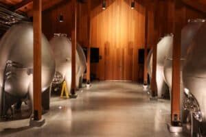Cuve œuf béton alternative moderne à la barrique de vin