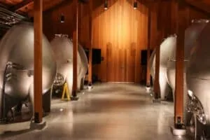 Cuve œuf béton alternative moderne à la barrique de vin