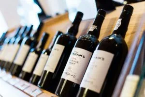 Vin corsé de Porto, exemple de vin riche en matière